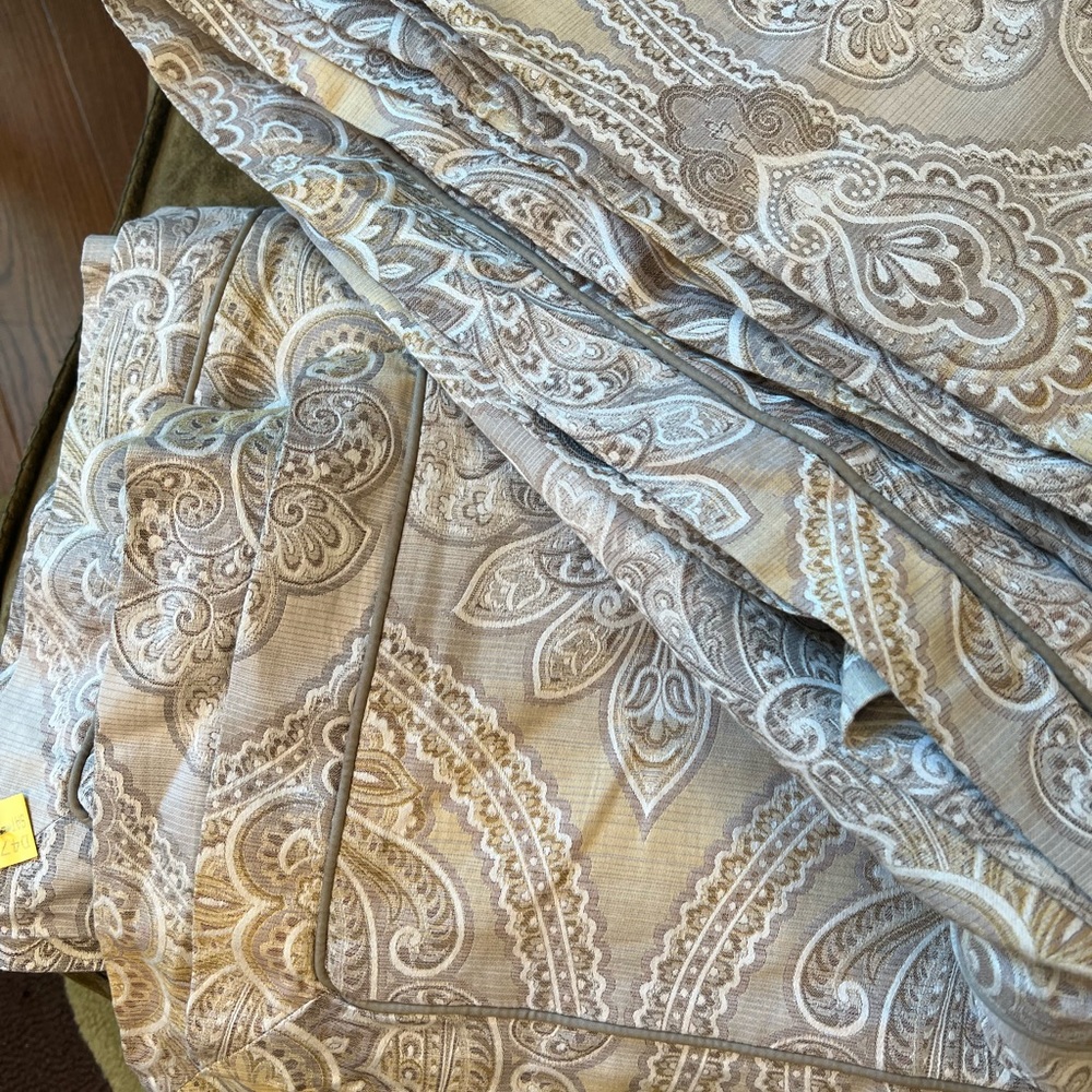 King Duvet and 2 King Pillow Shams!!